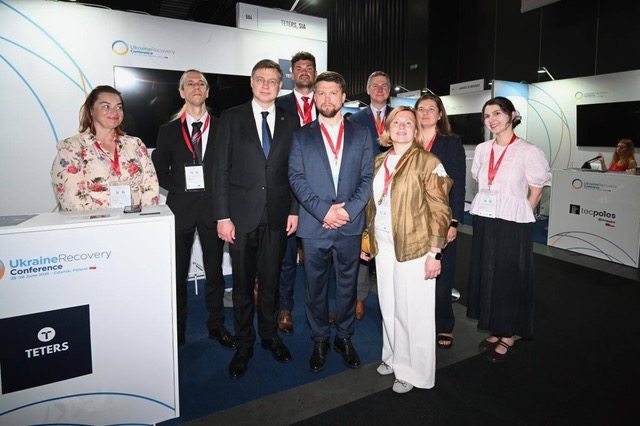 Group of people at the SIA Teters stand during Ukraine Recovery Conference 2026 in Gdańsk, Poland